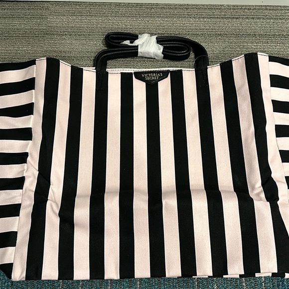 Victoria’s Secret Weekender Tote - Picture 1 of 3